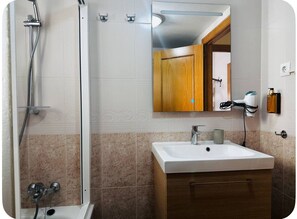 Umweltfreundliche Kosmetikartikel, Haartrockner, HandtĂŒcher, Seife
