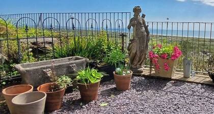 Bayview Cottage Escape in Pendine
