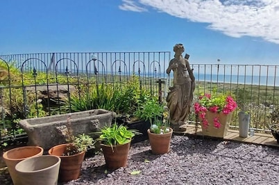 Bayview Cottage Escape in Pendine