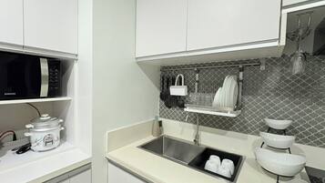 Fridge, microwave, stovetop, electric kettle