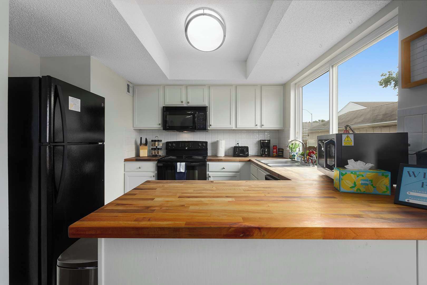 冰箱、微波炉、烤箱、炉灶