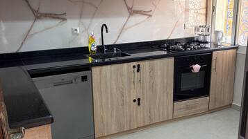 Microwave, oven, stovetop, dishwasher