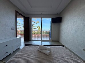 2 chambres, fer et planche à repasser, accès Internet, draps fournis