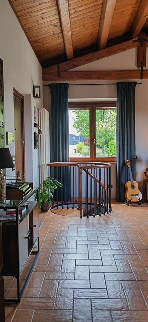 Games room - A house in nature, quiet and poetic, ideal for recharging your energy. (Marche)