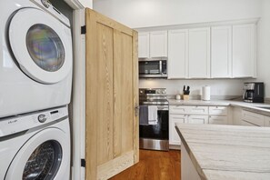 Fridge, microwave, oven, stovetop - Fully Furnished 2bd/1.5ba One Block from Carrolton (New Orleans)