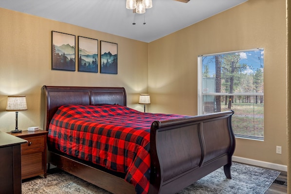 Desk, iron/ironing board, travel cot, WiFi
