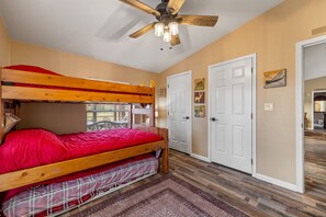 3 bedrooms, desk, iron/ironing board, travel crib