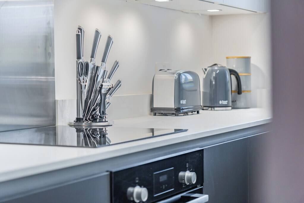 冰箱、微波炉、烤箱、炉灶