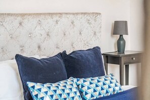 2 bedrooms, iron/ironing board, WiFi, bed sheets - ★ASCOT RACES★PERFECT SPOT TO EXPLORE WINDSOR/ASCOT (Berkshire)