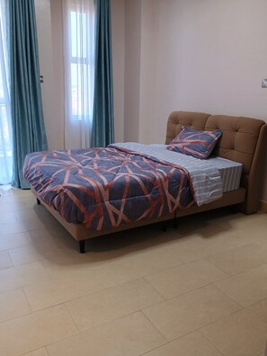 3 soverom, strykejern/-brett og sengetøy