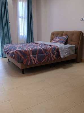 3 bedrooms, iron/ironing board, bed sheets