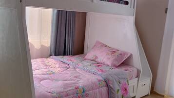 3 bedrooms, iron/ironing board, bed sheets