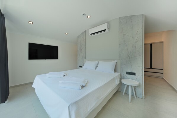 Standard Double Room | In-room safe, free WiFi
