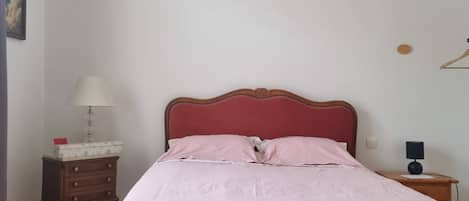3 bedrooms, WiFi, bed sheets