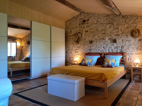 1 chambre, literie fournie