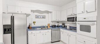 Quiet Pet-Friendly Spot Near It All!