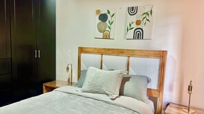 3 bedrooms, iron/ironing board, free WiFi, bed sheets