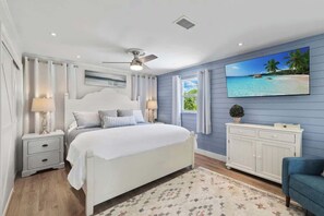 2 bedrooms, desk, iron/ironing board, travel cot - 745 Palm Island | Heated Pool (Naples)