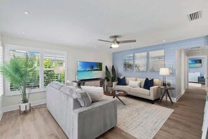 TV, offices - 745 Palm Island | Heated Pool (Naples)
