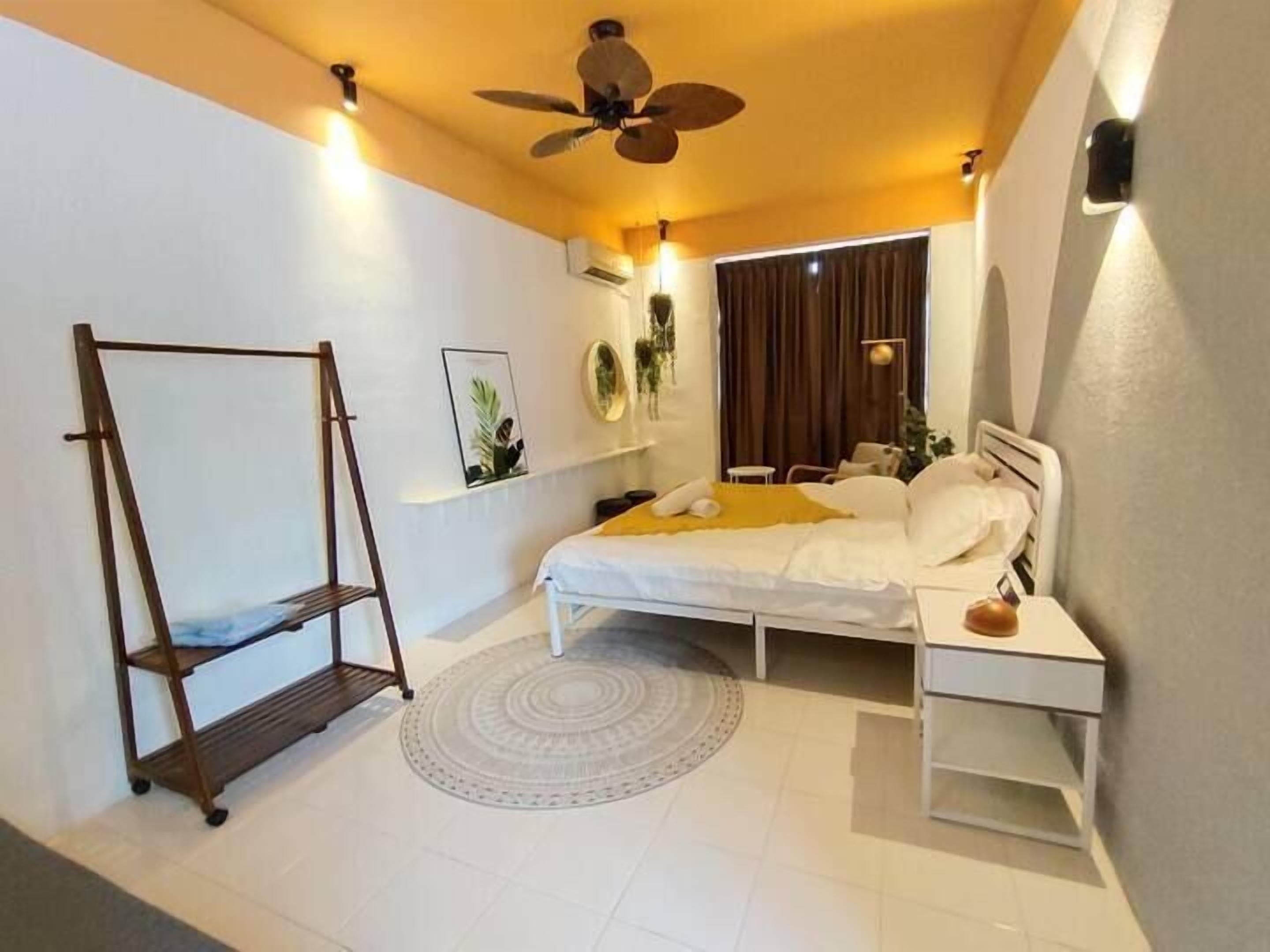 Casa bàsica, no fumadors | Planxa i posts de planxar, wifi gratuïta i roba de llit 