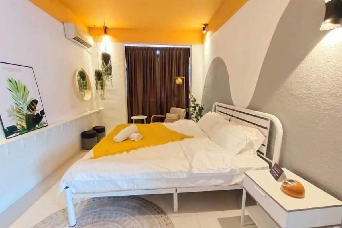 Iron/ironing board, WiFi (free), bed sheets
