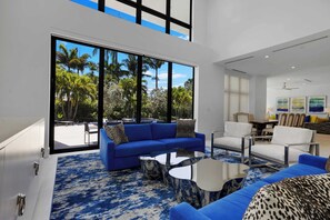 Televisio, kirjoja, stereot, työhuone