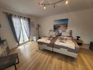 4 Schlafzimmer, Bügeleisen/Bügelbrett, kostenloses WLAN, Bettwäsche