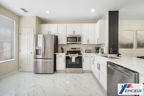 Fridge, microwave, stovetop, dishwasher