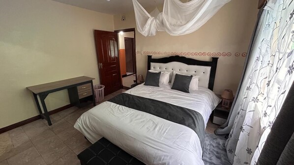 3 bedrooms, iron/ironing board, WiFi, bed sheets