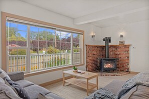 Télévision, cheminée