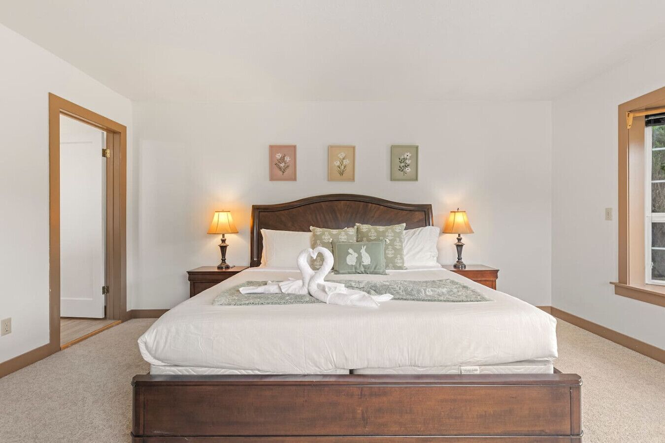 5 habitaciones, tabla de planchar con plancha, cuna de viaje y wifi 