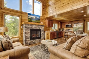 Smart TV, chimenea, futbolito