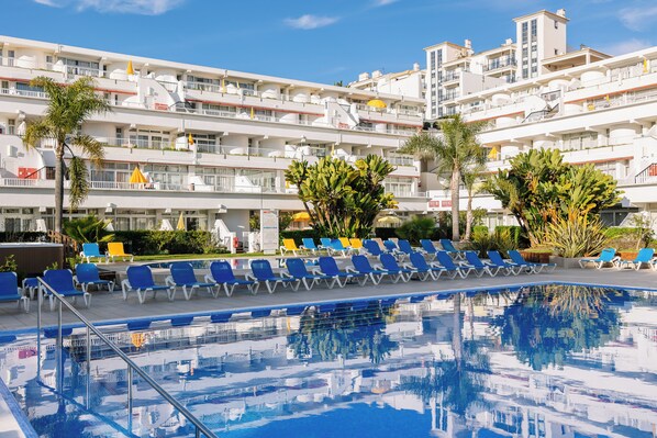 Pool - Praia da Oura Seaside Splendor! Private Terrace Room w/ Garden Views | 2 Units (Albufeira)
