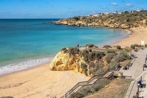 Beach nearby - Beachfront Serenity in Praia da Oura! Terrace Rooms w/ Garden Views | 3 Units (Albufeira)