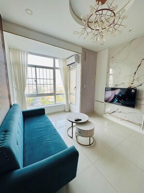 Apartamento luxo | Área de estar | Lareira, pisos aquecidos