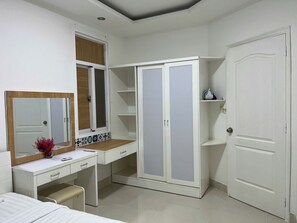 Family Apartment | Desk, laptop workspace, free WiFi - Sky Garden 3 (Seven)