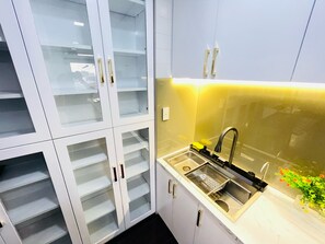 Deluxe Condo, City View | Private kitchen | Fridge, microwave, oven, stovetop