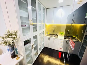 Deluxe Condo, City View | Private kitchen | Fridge, microwave, oven, stovetop