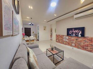 Deluxe Apartment | Living area