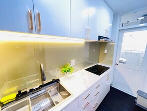 Deluxe Condo, City View | Private kitchen | Fridge, microwave, oven, stovetop