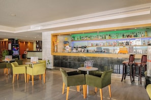 Bar (on property) - Terrace Room in Praia da Oura! Beach at your doorstep, Parking | 4 Units (Albufeira)