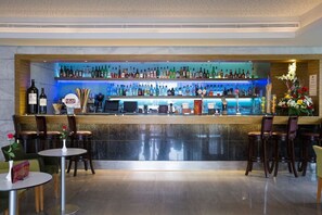 Bar (on property) - Terrace Room w/ Complimentary Parking - Walk to the Beach | 2 Units (Albufeira)