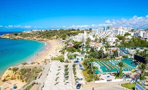 Beach nearby - Terrace Room w/ Complimentary Parking - Walk to the Beach | 2 Units (Albufeira)