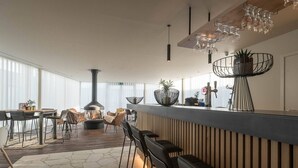Bar (on property) - Best Place to Stay in Antwerp! 2 Larges Units Close to The Beguinage! (Antwerpen)