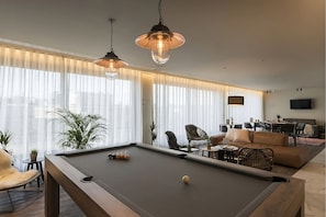 Games room - 3 Family-friendly Units in Downtown Antwerp! Self-Parking and Sun Terrace! (Antwerpen)