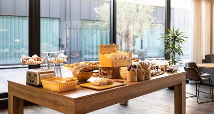 Walking Distance to Grote Markt! Family-friendly Property, City Views & Kitchen!