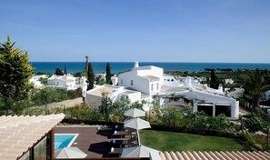 Exterior - Best Place to Stay in Albufeira! Beach Access, Swimming Pools, Free Parking! (Albufeira)