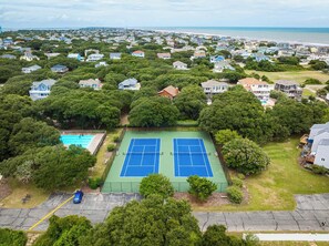 Sports court - Duck Condo, 5 min walk to beach w/ community pool! (Duck)