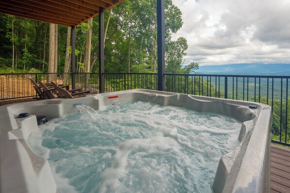 Outdoor spa tub