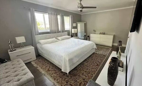 Desk, iron/ironing board, WiFi, bed sheets